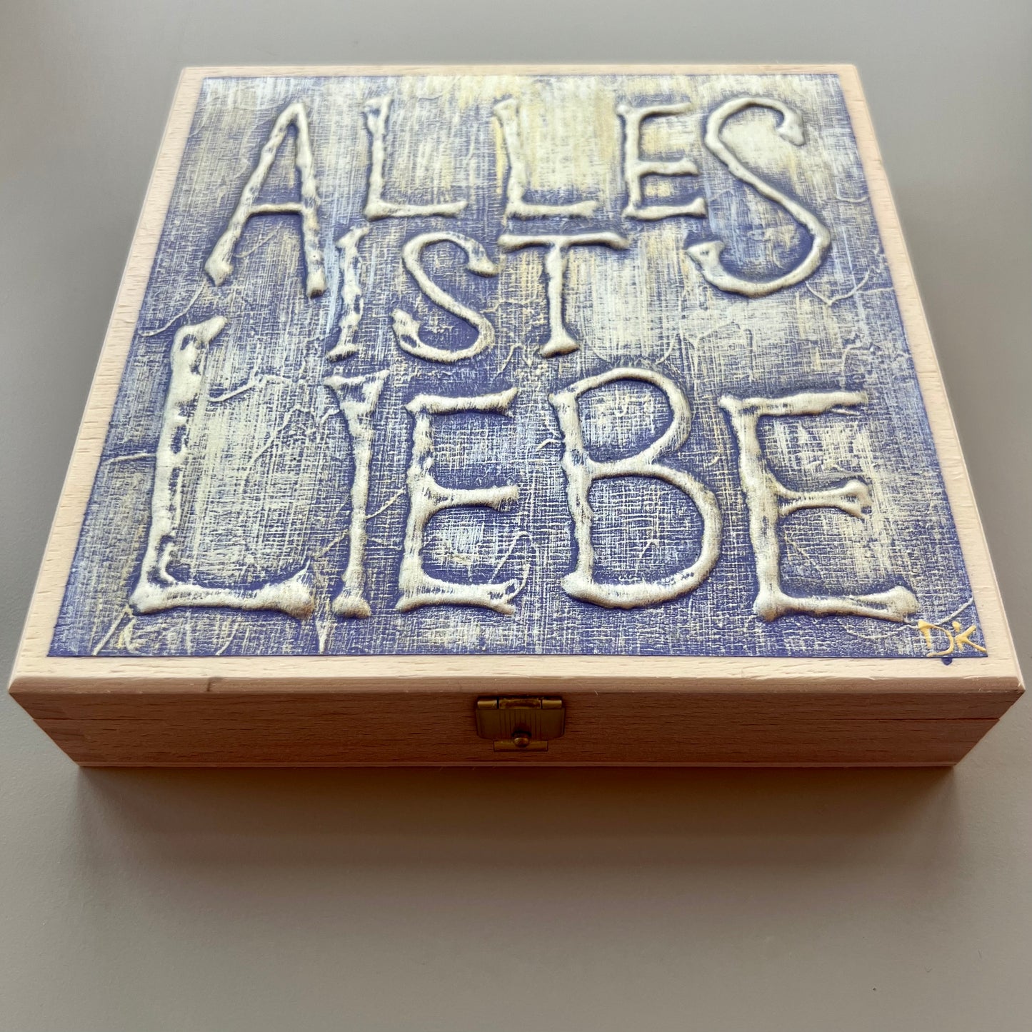 KULT Kiste ALLES IST LIEBE Original handbemalt Holzkiste Danja Kulterer Unikat Schoko Trüffel Pralinen Geschenke Sammlerstück Kunst online kaufen